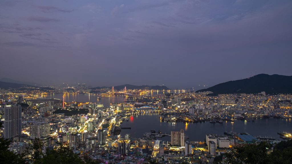 콘텐츠 이용 및 게시물 관리 정책